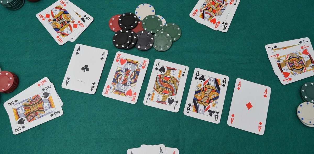 Card Casino کیسینو میں پوکر گیمز
